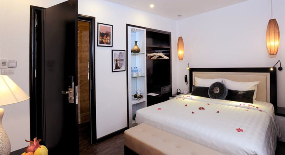 Charm & 3* Hà Nội